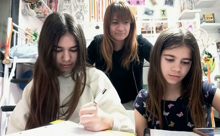 La escuela por Internet iba a democratizar la educación, pero el curso forzosamente online está teniendo el efecto opuesto 