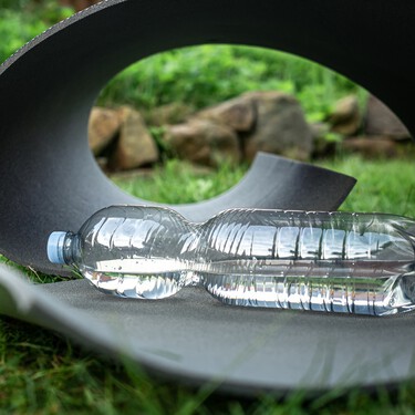 Cómo puedes reciclar botellas de plástico y usarlas en tu jardín