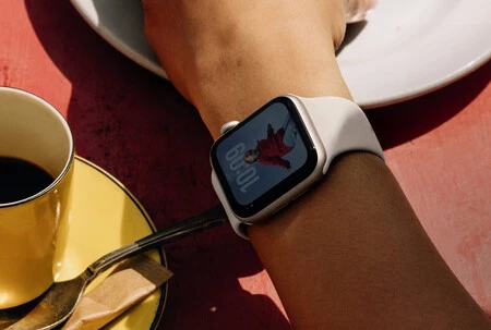 Los marcos de la pantalla del Apple Watch SE 3 son los mismos que los del Series 4 (lanzado hace siete años)
