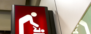 Porque ellos también cambian pañales: más cambiadores de bebés en los baños masculinos