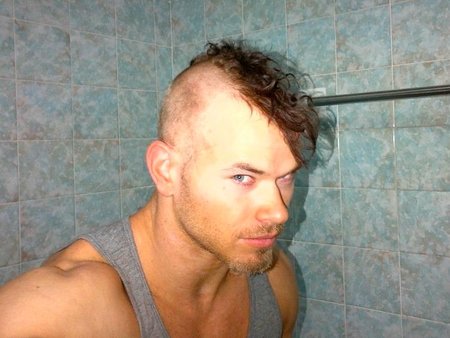 ¡¡Horrores mil con el cambio de look de Kellan Lutz!!