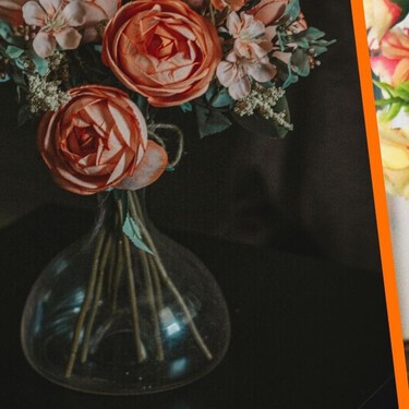 Esconde los espantosos tallos de las flores artificiales con este truco fácil y sin gastar un peso