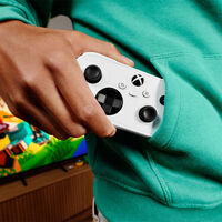 Ya es oficial el Xbox Nano, un nuevo mando inalámbrico que no es solo para consolas con 99 gramos de peso y batería recargable 