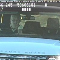 Un conductor británico pasará ocho meses en la cárcel por usar un inhibidor láser y hacer la peineta a las cámaras de tráfico