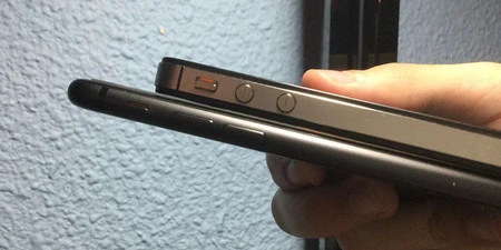 iPhone 8 PlusとiPhone 4sのフレームの比較