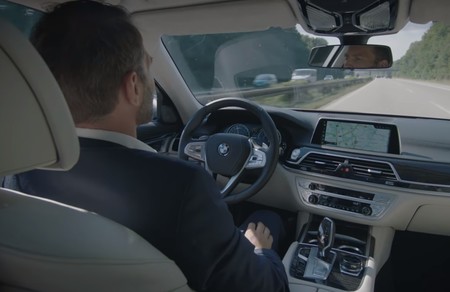 BMW y Mercedes-Benz separan sus caminos en el desarrollo de coches autónomos de nivel 4: su unión queda en espera