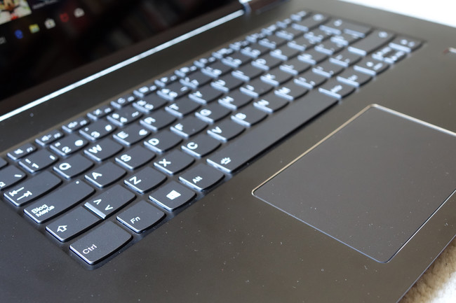 Poggiapolsi Con Tastiera Retroilluminata Blu Per Lenovo Yoga 730-15 (IKB/IWL) - Nuovo OEM