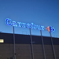 Carrefour vende en su outlet rebajada la estufa de leña que apenas consume energía y calienta toda la casa en minutos  