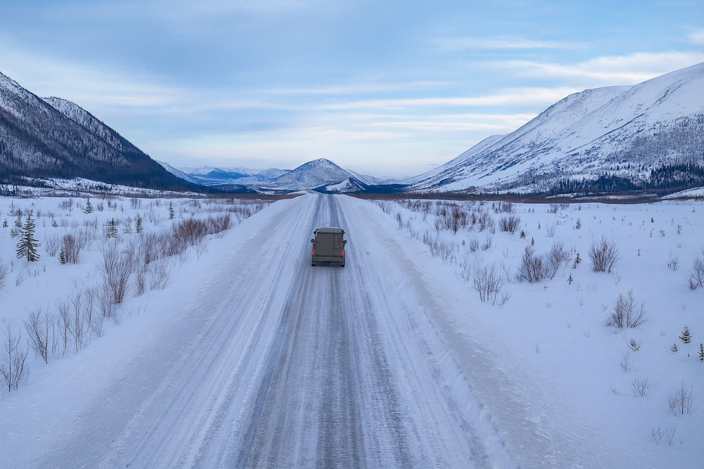 Una carretera de 666 km de grava y nieve: la puerta al infierno helado de Alaska es una de las carreteras más peligrosas de EEUU 