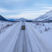 Una carretera de 666 km de grava y nieve: la puerta al infierno helado de Alaska es una de las carreteras más peligrosas de EEUU 