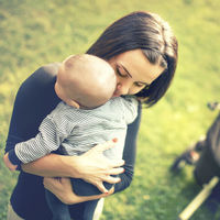 Las mujeres que dan a luz a niños son más propensas a sufrir depresión postparto 