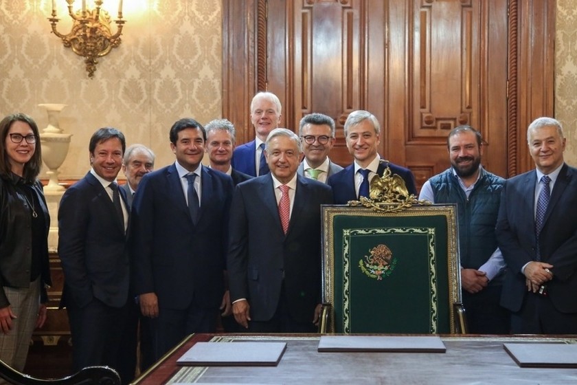 AMLO une fuerzas con Microsoft: la empresa crearía tres universidades en México, la única condición es que... - Xataka México