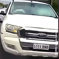 Al conductor de esta Ford Ranger le explotaron las bolsas de aire por andar molestando a otro conductor