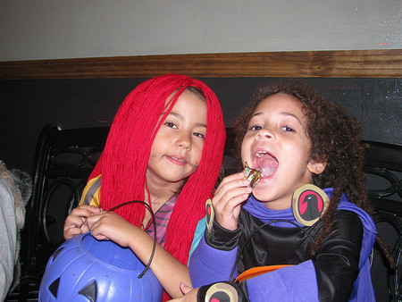 Comiendo dulces en Halloween 2