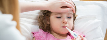 Los pediatras recuerdan que la fiebre siempre es un criterio para que los niños no vayan a clase, más en tiempos de coronavirus