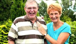 Malcolm Myatt ao lado de esposa