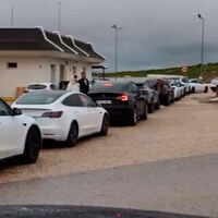 El caos de cargadores esta Semana Santa no ha sido una procesión. Ha sido el viacrucis del coche eléctrico en España