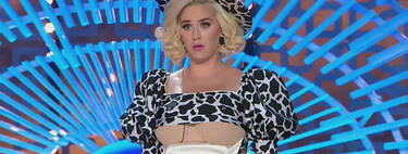 Katy Perry normaliza la lactancia materna apareciendo en la tele con un vestido adaptado para dar el pecho 