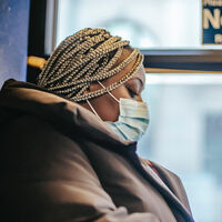 Guía de uso de la mascarilla en el coche y el transporte público: cuándo es obligatoria y cuándo no