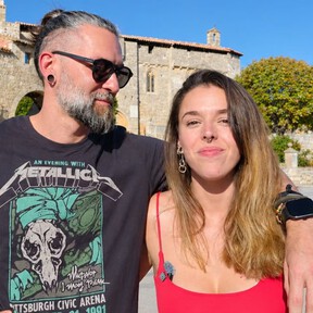 Daniela y José, dueños de un bar en un pueblo de 70 habitantes: "Nos dan casa y trabajo, solo pagamos 110 euros de alquiler"