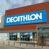 Decathlon tiene la chaqueta térmica que no agobia y que ahora está arrasando en su outlet a mitad de precio 