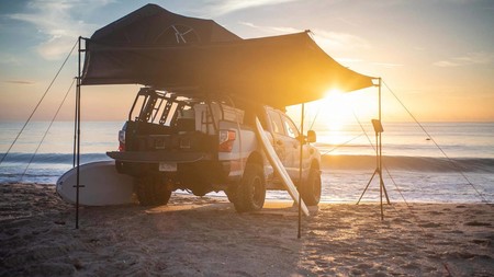 La última pick-up aventurera de Nissan se llama Titan Surfcamp y está pensada para disfrutar de la playa