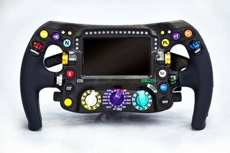 Cuando menos significa más; el nuevo volante del Mercedes W05