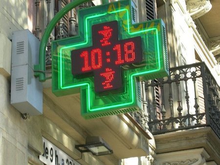 Las farmacias acumulan 700 millones de facturas sin pagar solo este año