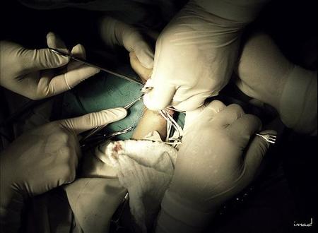 Una operación fetal pionera salva la vida de una niña
