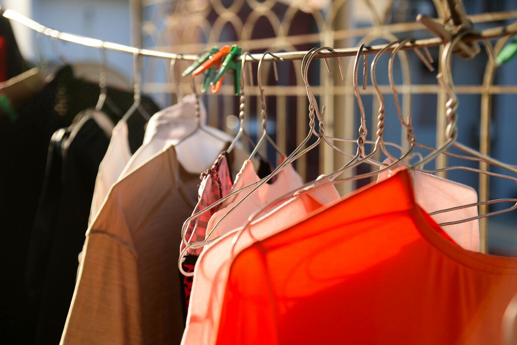 Tender la ropa en verano: los errores que la arruinan y cómo evitarlos