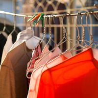 Tender la ropa en verano: los errores que la arruinan y cómo evitarlos