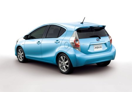 Toyota Aqua Trasera
