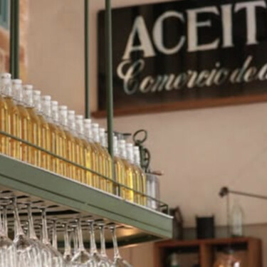 Sucursal Aceitera: el antiguo almacén de aceite que resiste a la guirificación en el barrio barcelonés de Sant Antoni