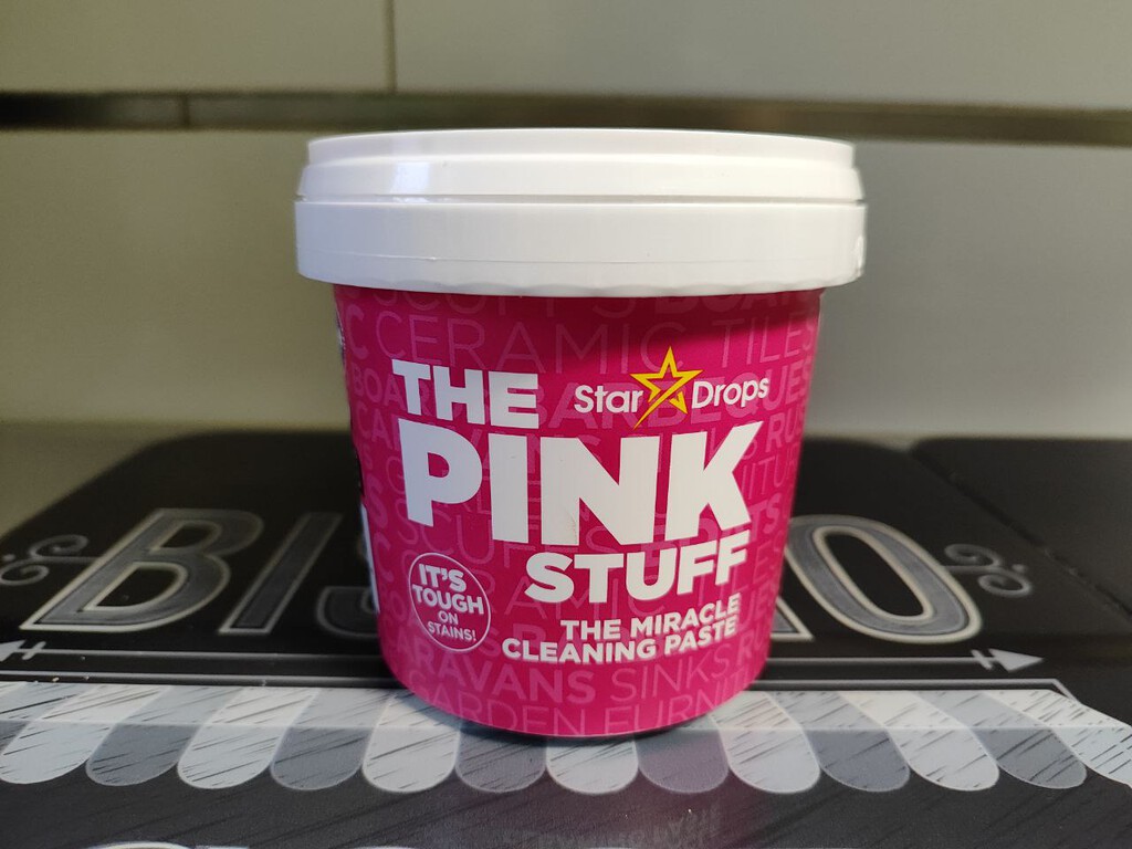 He probado en vitro y sartenes el producto de limpieza viral en TikTok. Lo etiquetan de milagroso y así me ha funcionado