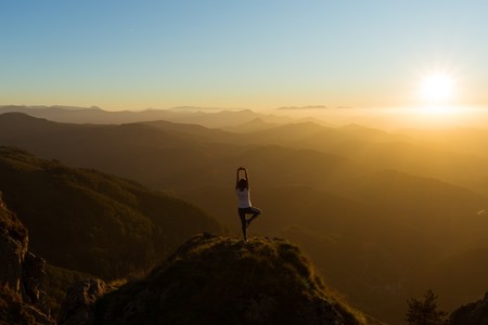Así es como el yoga puede ayudarnos a lidiar con la ansiedad y el estrés