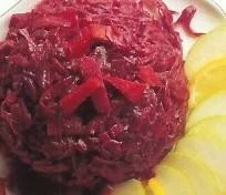 Col lombarda con manzanas