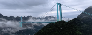 China ha construido el puente más alto del mundo y ha hecho lo que debe: convertirlo en un show
