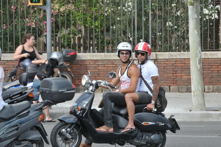 Conducir moto con chanclas o sandalias