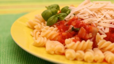 La dieta mediterránea cada vez más lejos de España. Consejos para acercarnos.