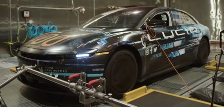 El Lucid Air podría ser el rey de los coches eléctricos, destronando a Tesla: logra 832 km de autonomía en una prueba
