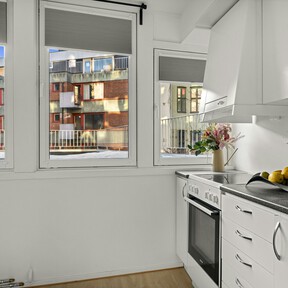 Ikea sorprende con una mesa de cocina que desaparece cuando no la necesitas, está en oferta y viene con dos sillas a juego
