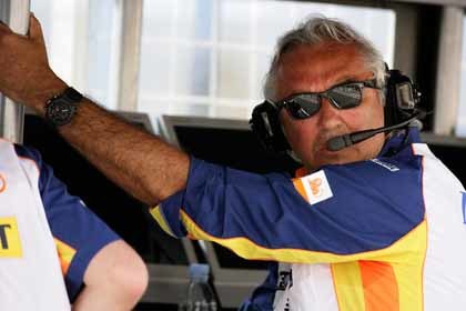 Briatore cifra en un 60% las opciones de firmar a Alonso