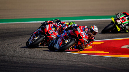 El fuego amigo de Ducati mosquea a Andrea Dovizioso: "Es una desilusión más humana que deportiva"