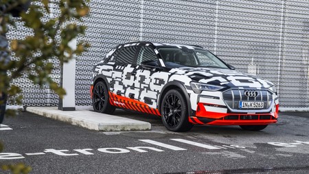 El Audi e-tron de producción llegará en verano y dos de sus hermanos no tardarán: e-tron Sportback y e-tron GT