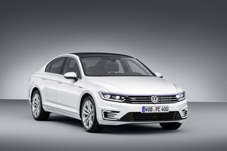 Volkswagen Passat GTE, otro híbrido en la línea de los 2 l/100 km