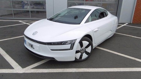 Uno de los 200 Volkswagen XL1 que se vendieron antes de que explotara el Dieselgate puede ser tuyo