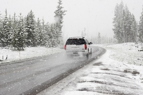 Consejos de mantenimiento del coche en invierno: las revisiones que mejor protegen tu vehículo