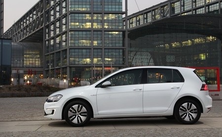 Volkswagen e-Golf blanco 03