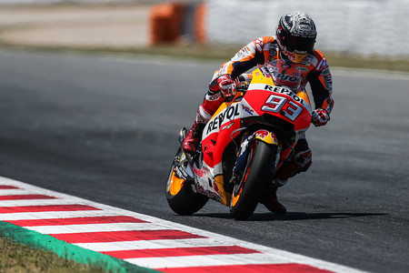 Marc Márquez es el más rápido en los test de MotoGP con un Maverick Viñales que recupera la sonrisa