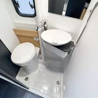 Claro que puedes viajar sin WC en una camper. Pero hay un momento en el que deja de ser buena idea 